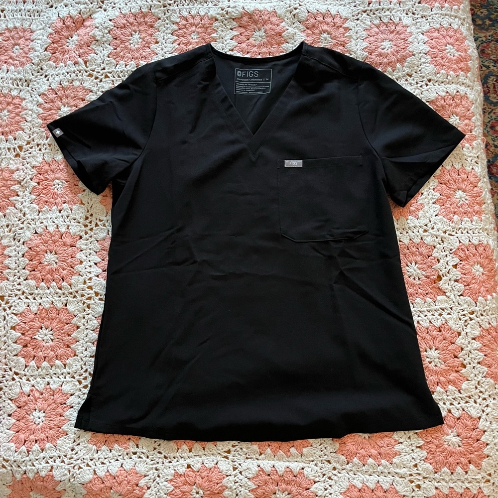 FIGS Women's Catarina One-Pocket Scrub Top- Black/M